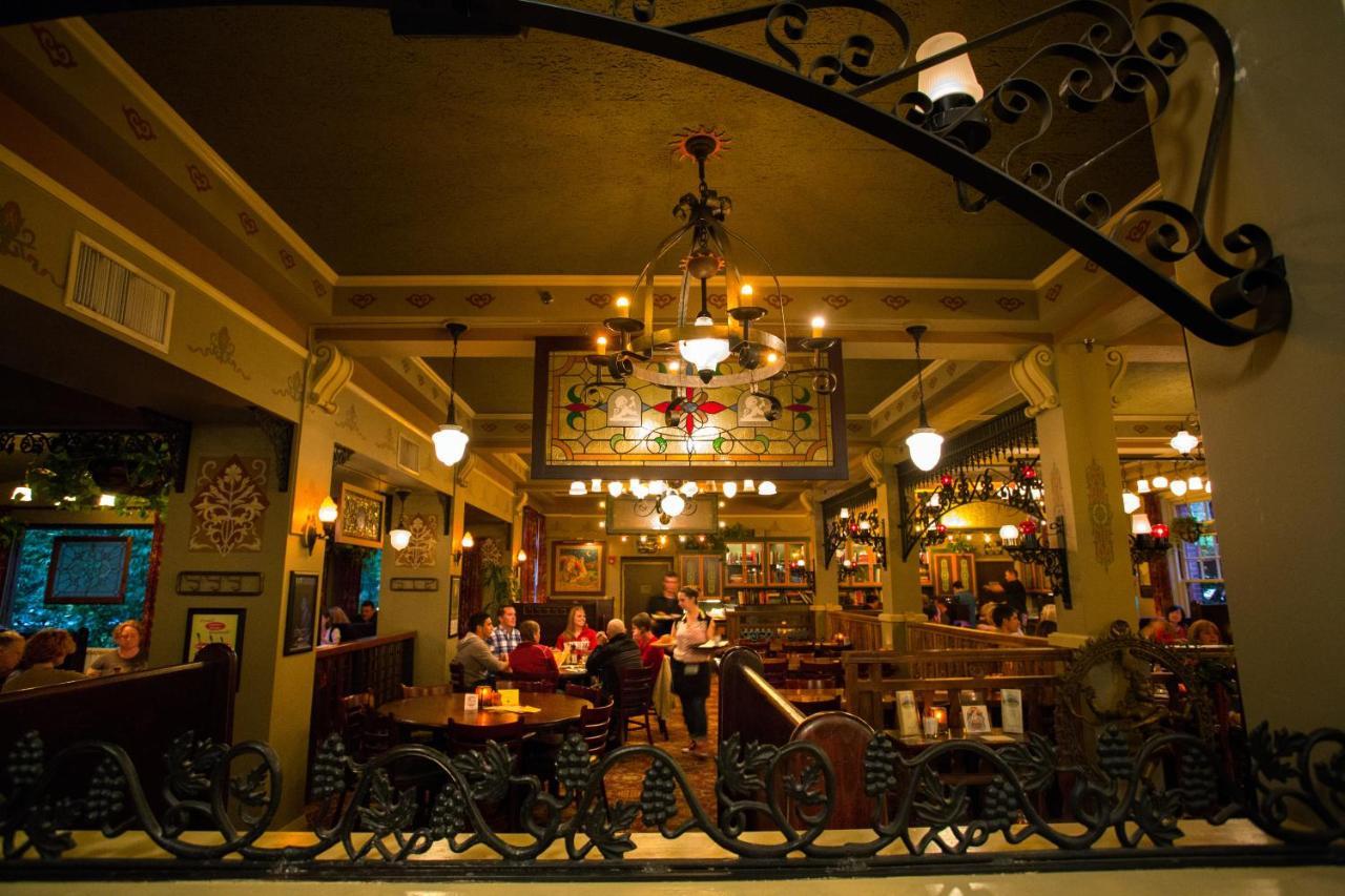 Mcmenamins Grand Lodge Forest Grove Extérieur photo