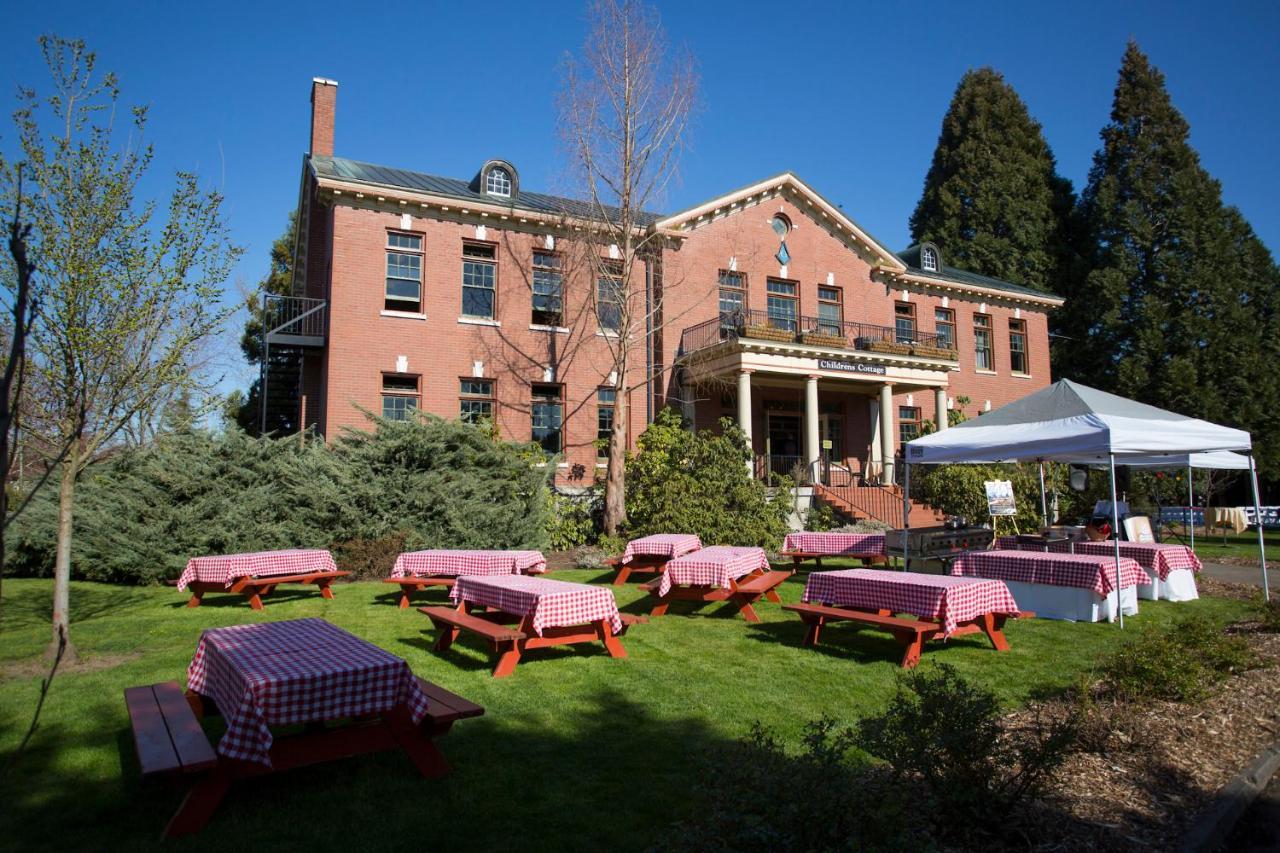 Mcmenamins Grand Lodge Forest Grove Extérieur photo